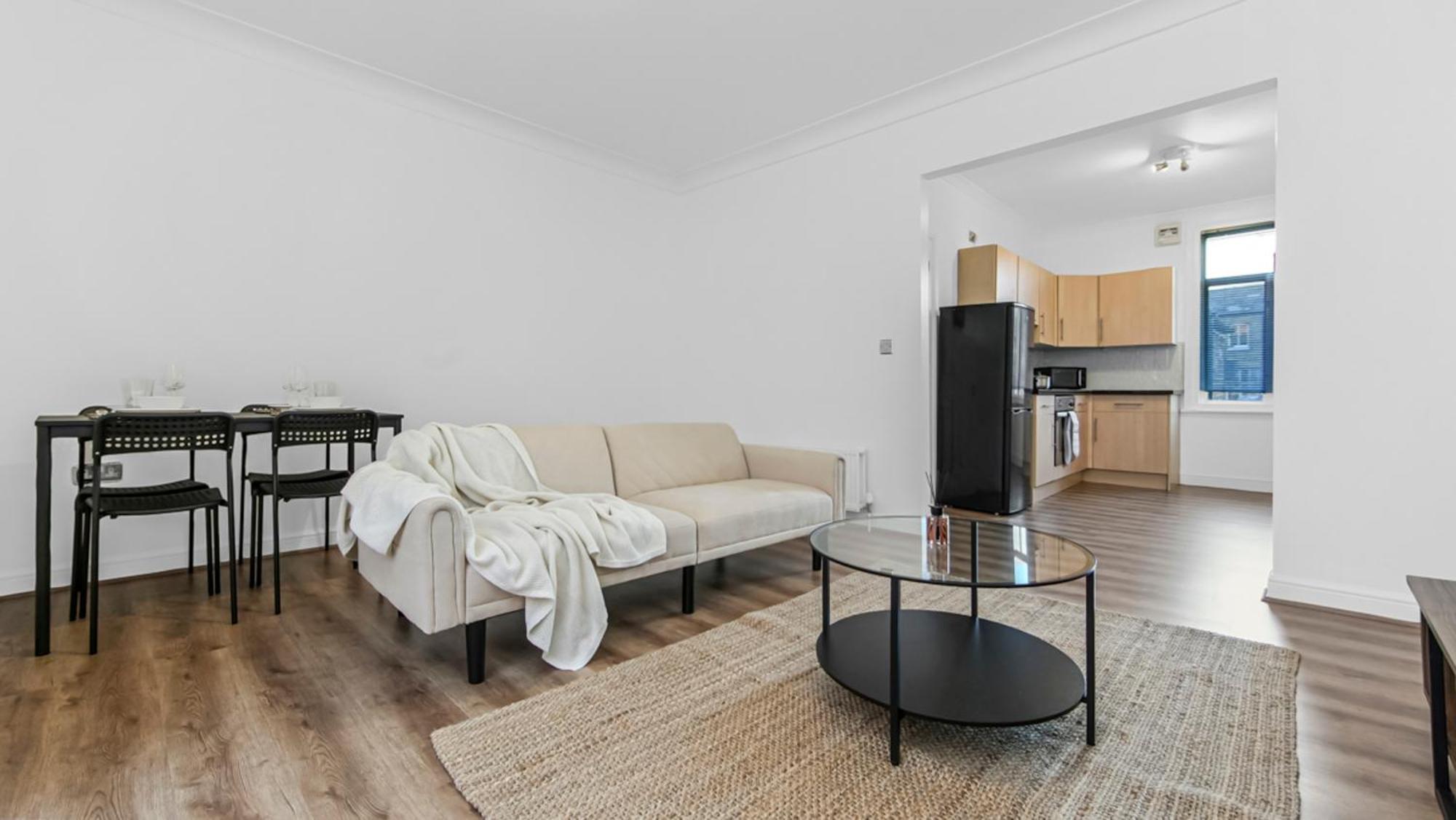 Excellent 2-bed Flat Near Londen