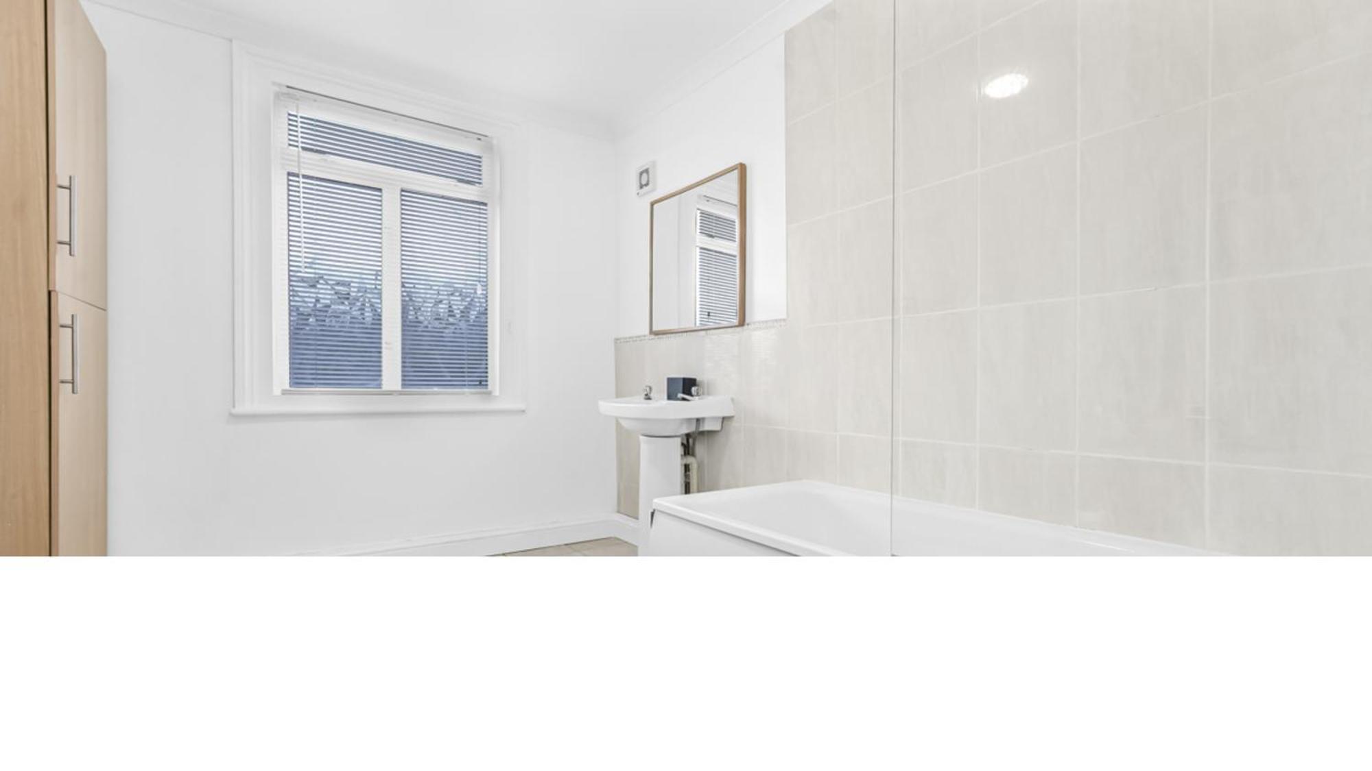Excellent 2-bed Flat Near Appartement *
