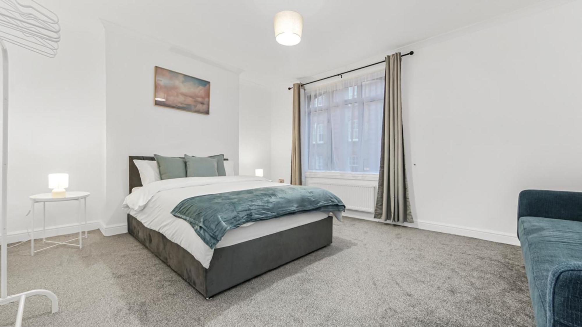 Excellent 2-bed Flat Near Appartement *